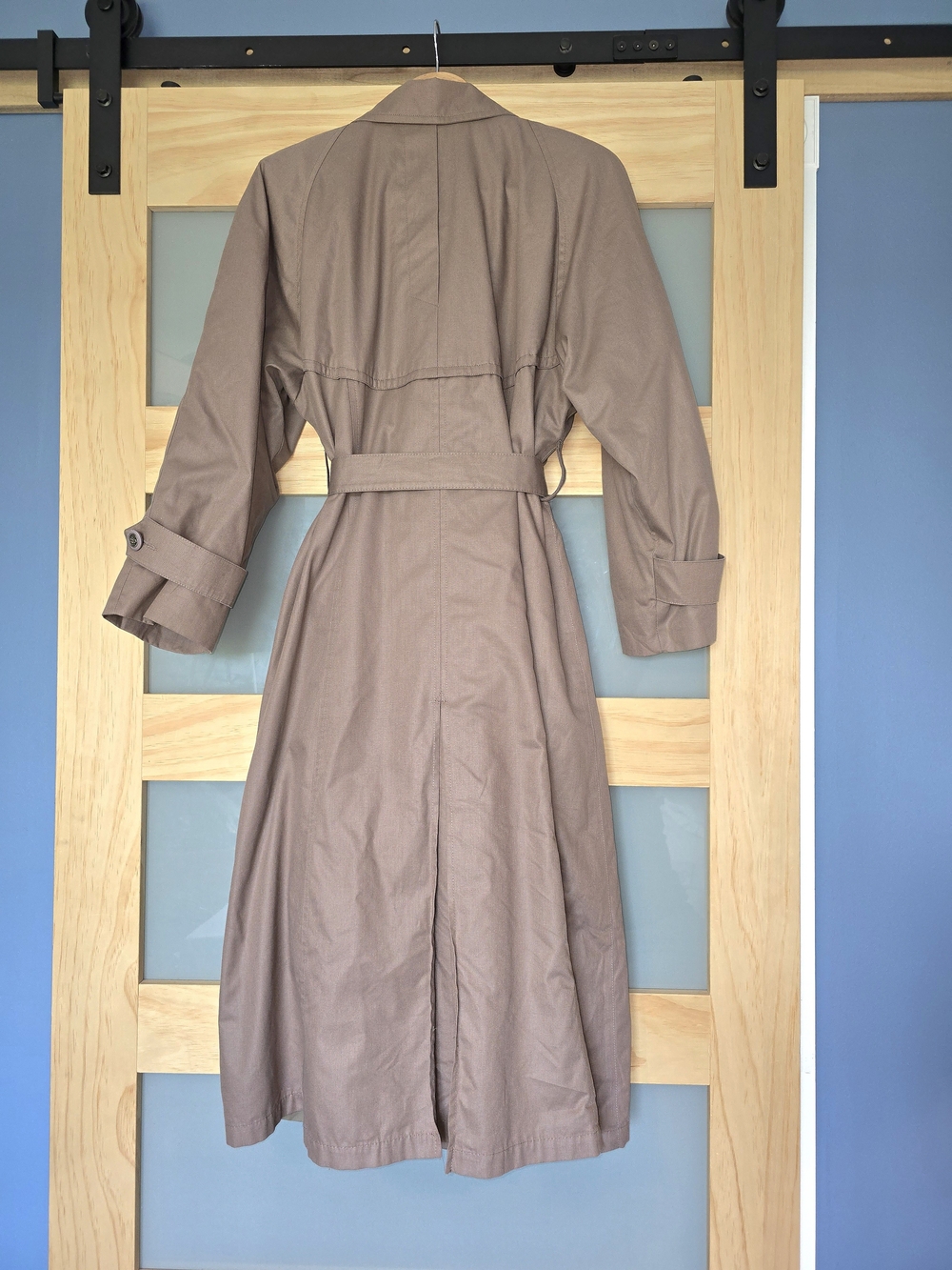 Long Taupe Trench Coat - Classic Belted Design~Liner Zips In And Out~Versatile - Picture 2 of 7